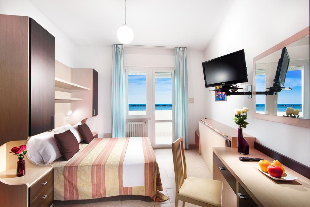 Hotel Asiago Beach Lido Di Savio Oda fotoğraf