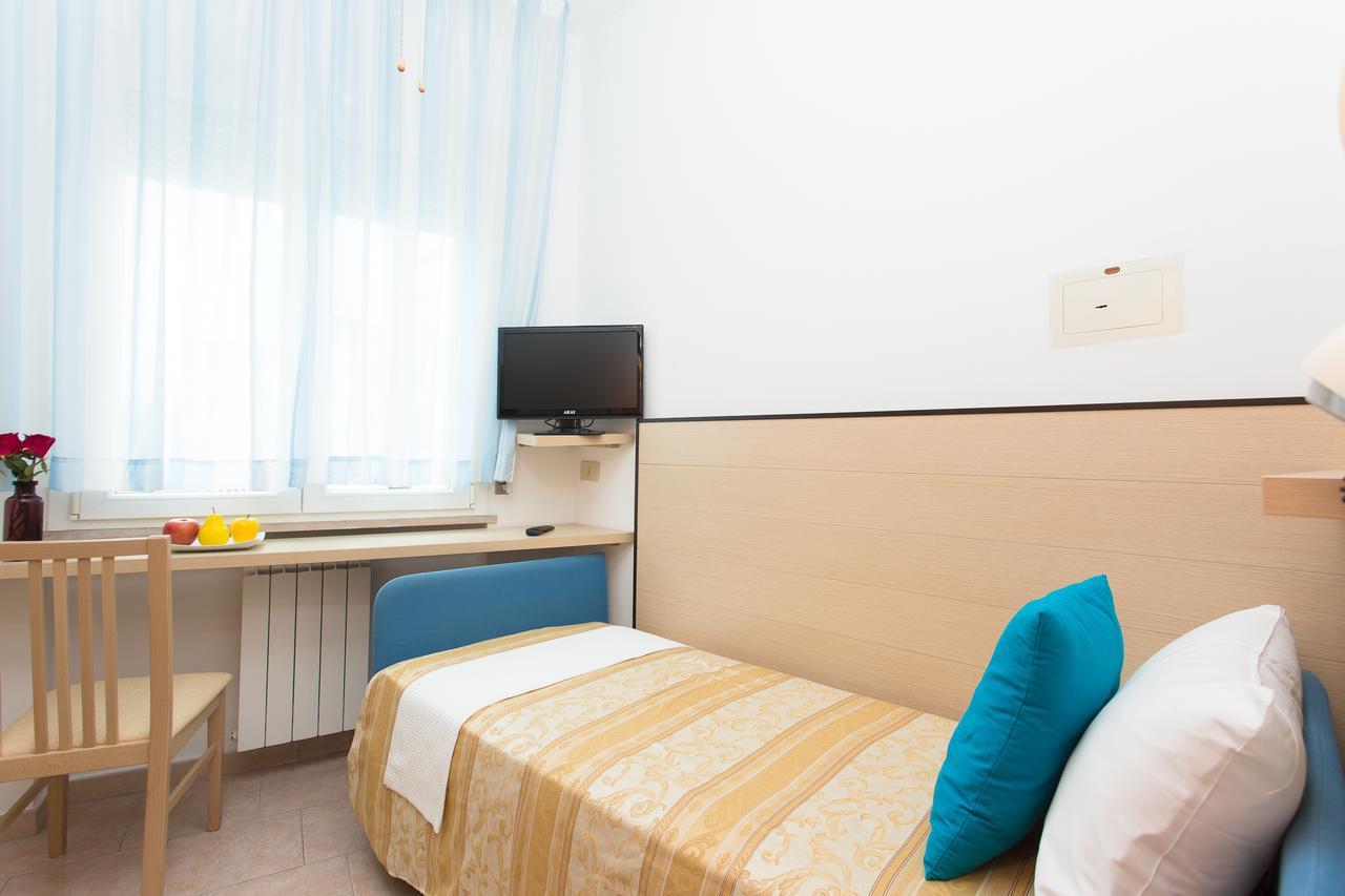 Hotel Asiago Beach Lido Di Savio Oda fotoğraf